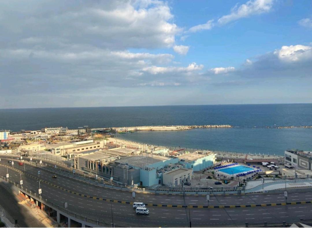 للعائلات فقط The Fardous Apartment Sea View Александрия Экстерьер фото
